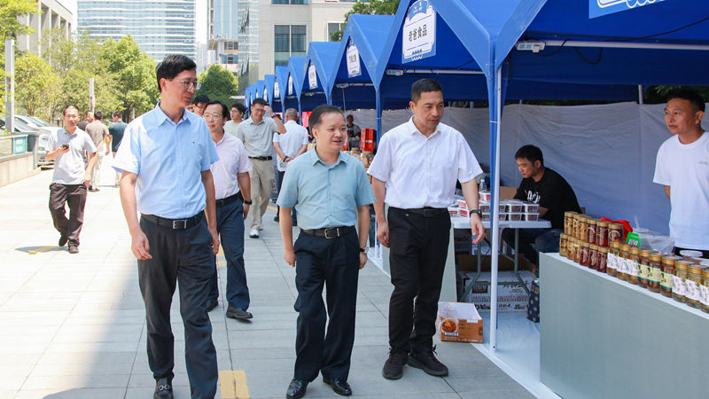 &ldquo;點(diǎn)亮供銷 共富味道&rdquo;供銷市集亮相浙農(nóng)科創(chuàng)園